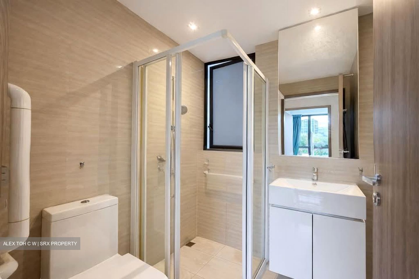 Sky Vue (D20), Condominium #579101011